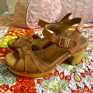 Clark’s healed sandals